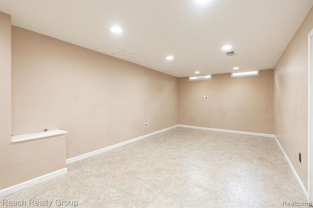 200 Clinton River Court, Mount Clemens, MI 48043