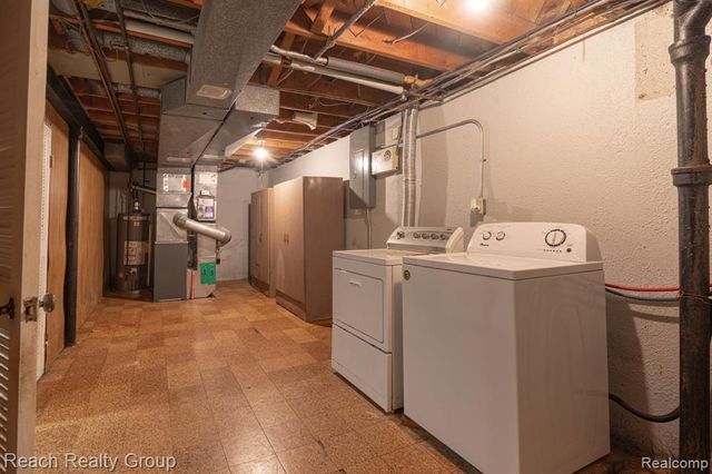 200 Clinton River Court, Mount Clemens, MI 48043