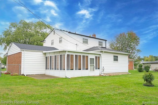 200 Clinton River Court, Mount Clemens, MI 48043