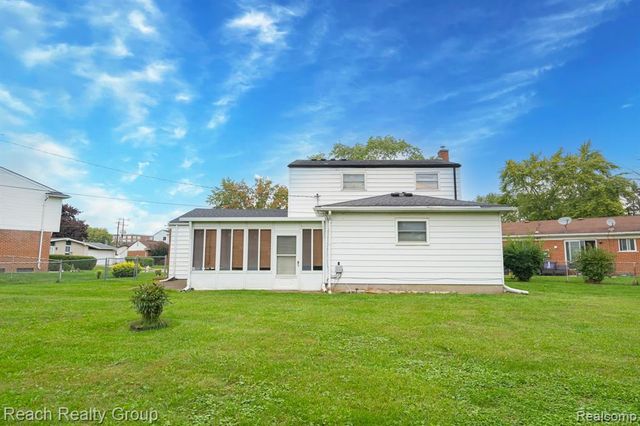 200 Clinton River Court, Mount Clemens, MI 48043