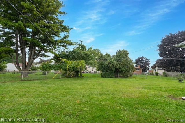 200 Clinton River Court, Mount Clemens, MI 48043