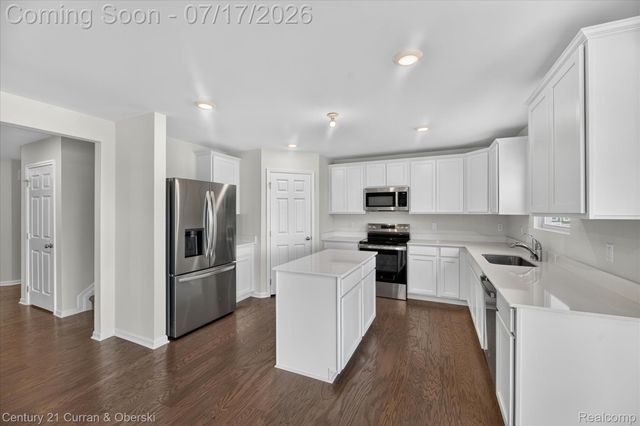 8404 Capstone Drive, White Lake Charter Township, MI 48386