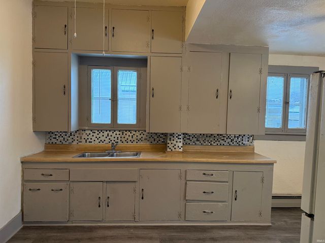 927 S Main Street, Kendallville, IN 46755