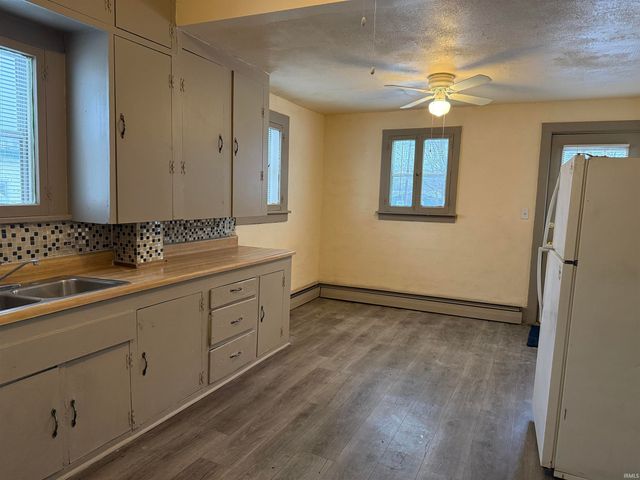 927 S Main Street, Kendallville, IN 46755