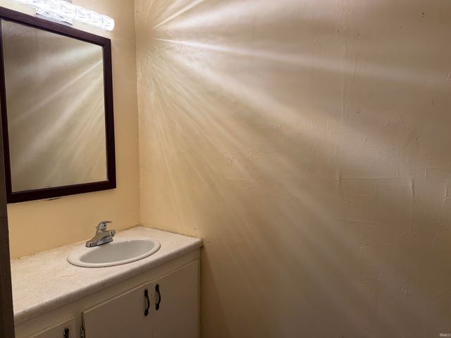 927 S Main Street, Kendallville, IN 46755