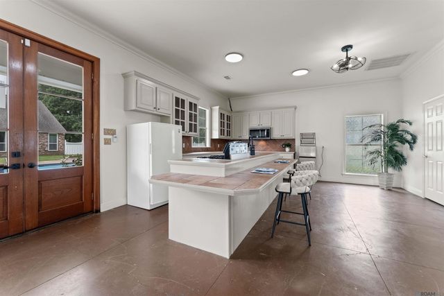 37258 Perkins Rd, Prairieville, LA 70769