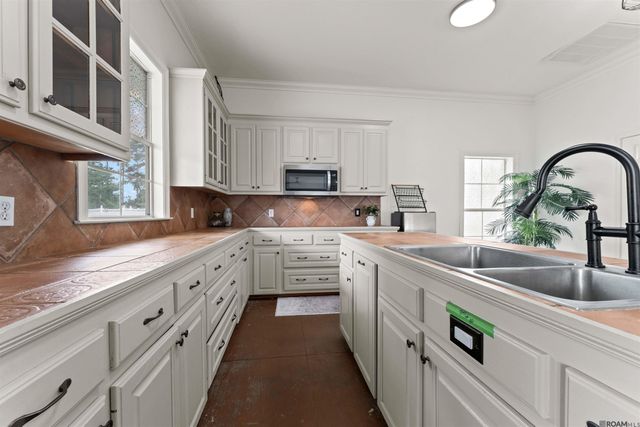 37258 Perkins Rd, Prairieville, LA 70769
