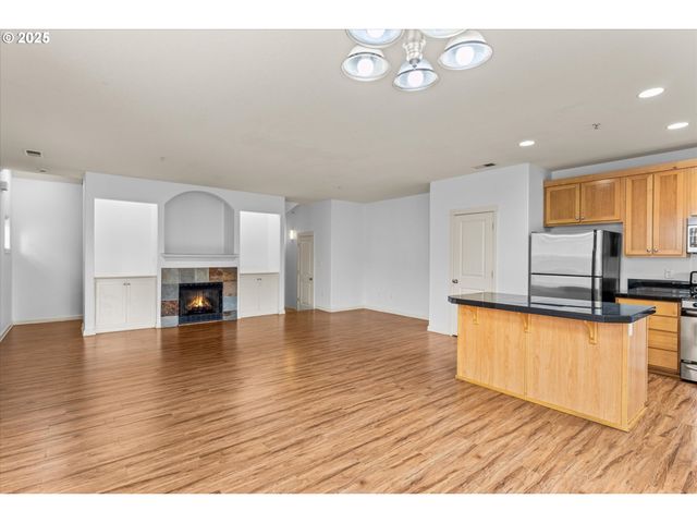 1050 Sw 170TH Ave 201, Beaverton, OR 97003