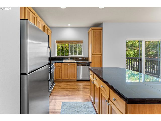 1050 Sw 170TH Ave 201, Beaverton, OR 97003