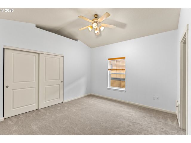 1050 Sw 170TH Ave 201, Beaverton, OR 97003