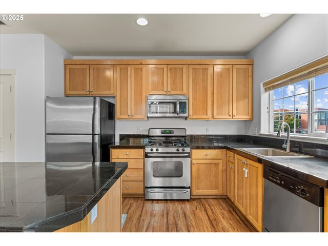 1050 Sw 170TH Ave 201, Beaverton, OR 97003