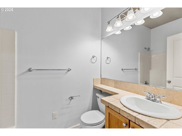 1050 Sw 170TH Ave 201, Beaverton, OR 97003