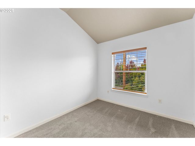 1050 Sw 170TH Ave 201, Beaverton, OR 97003