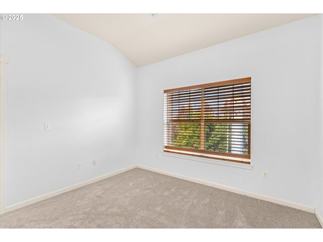 1050 Sw 170TH Ave 201, Beaverton, OR 97003