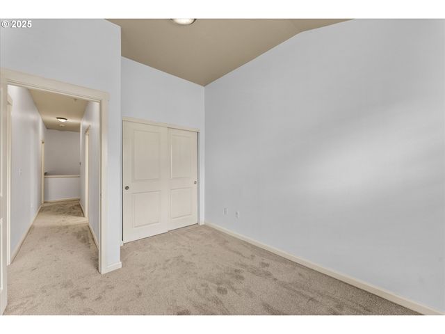 1050 Sw 170TH Ave 201, Beaverton, OR 97003