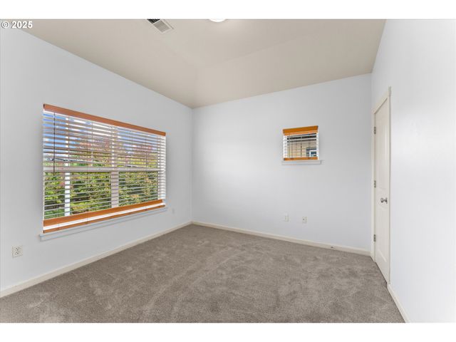 1050 Sw 170TH Ave 201, Beaverton, OR 97003