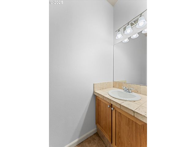 1050 Sw 170TH Ave 201, Beaverton, OR 97003