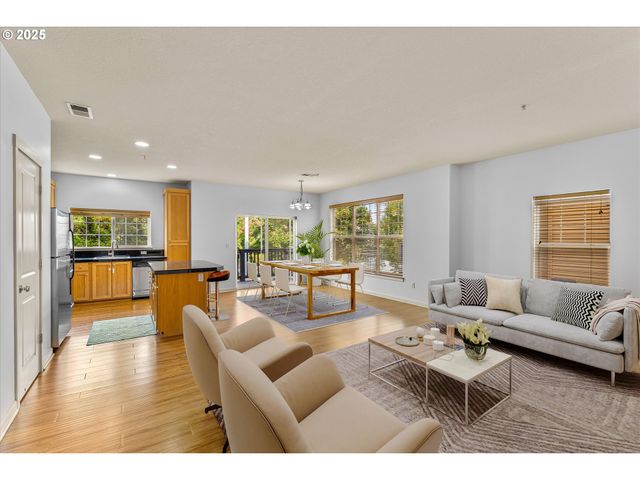 1050 Sw 170TH Ave 201, Beaverton, OR 97003