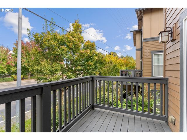 1050 Sw 170TH Ave 201, Beaverton, OR 97003