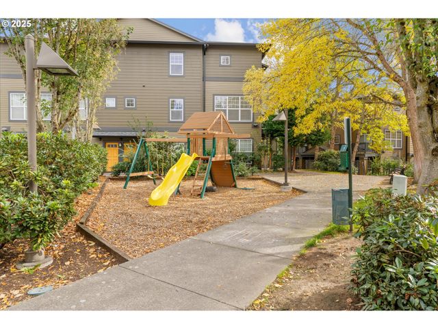 1050 Sw 170TH Ave 201, Beaverton, OR 97003