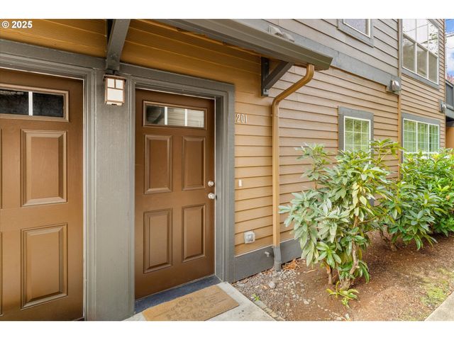 1050 Sw 170TH Ave 201, Beaverton, OR 97003