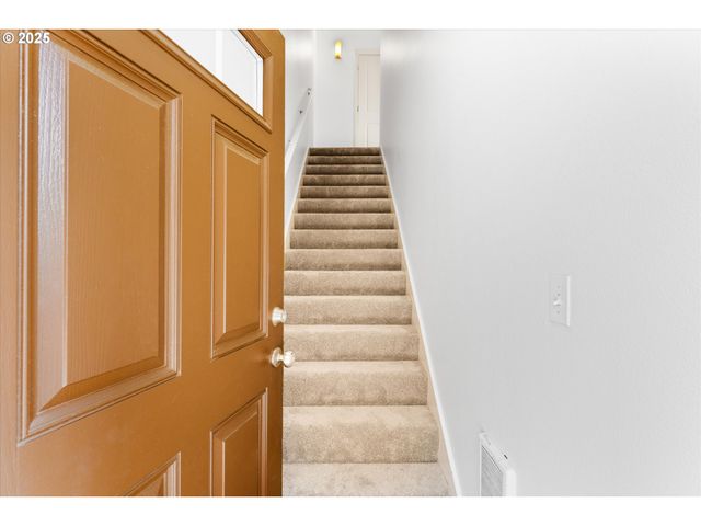 1050 Sw 170TH Ave 201, Beaverton, OR 97003