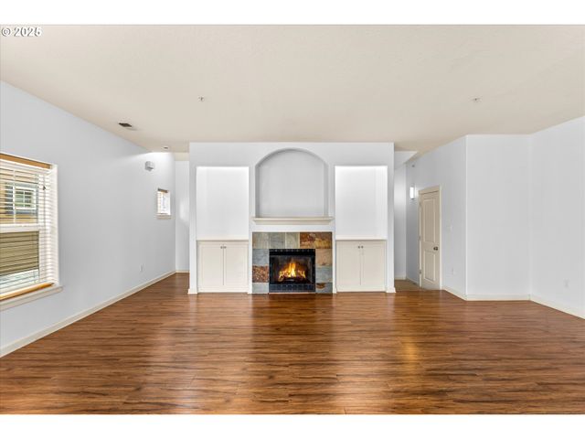 1050 Sw 170TH Ave 201, Beaverton, OR 97003