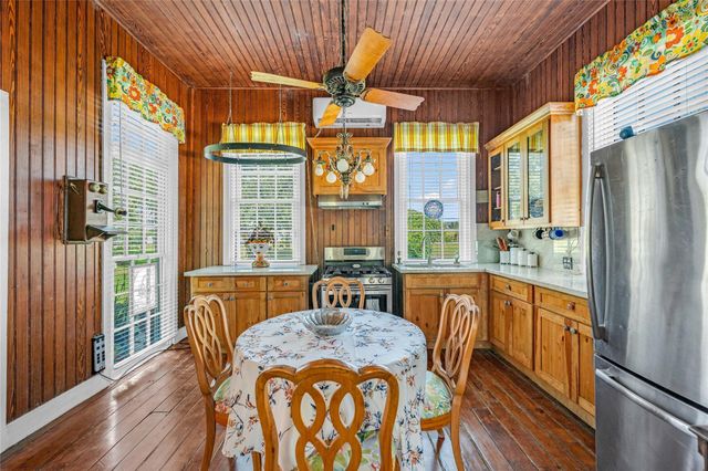 813 Nelson Avenue, Port Bolivar, TX 77650