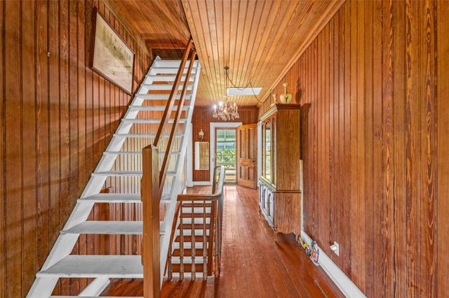 813 Nelson Avenue, Port Bolivar, TX 77650