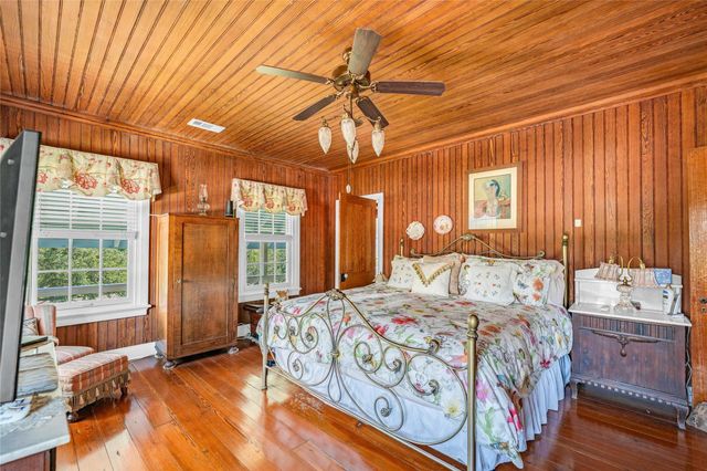 813 Nelson Avenue, Port Bolivar, TX 77650