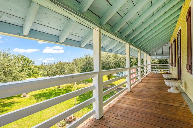 813 Nelson Avenue, Port Bolivar, TX 77650