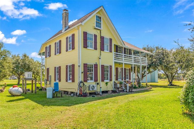 813 Nelson Avenue, Port Bolivar, TX 77650