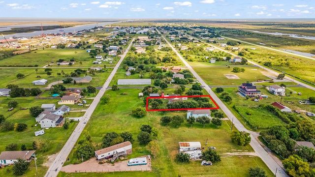 813 Nelson Avenue, Port Bolivar, TX 77650