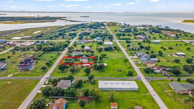 813 Nelson Avenue, Port Bolivar, TX 77650