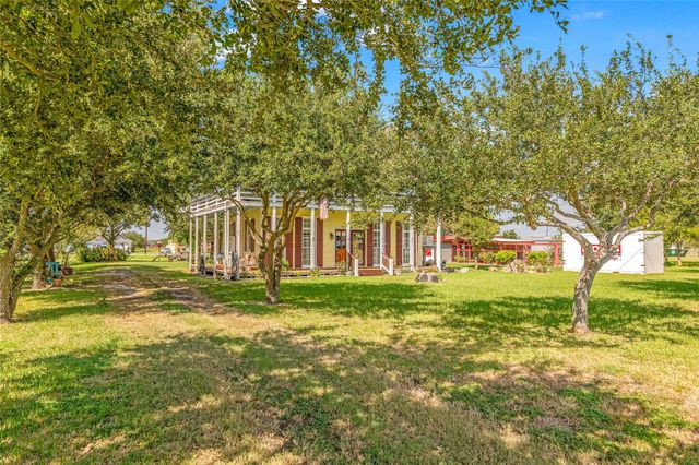 813 Nelson Avenue, Port Bolivar, TX 77650