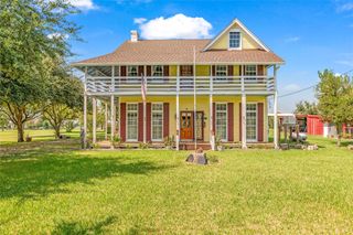 813 Nelson Avenue, Port Bolivar, TX 77650