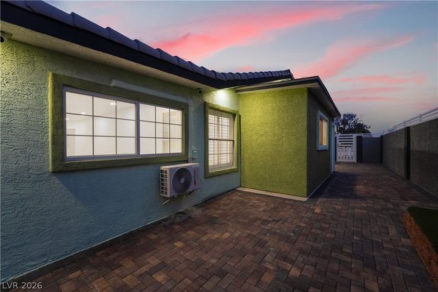 3160 East Viking Road, Las Vegas, NV 89121