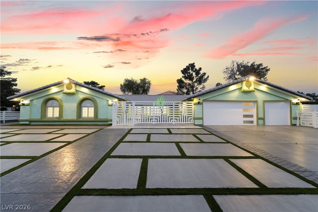 3160 East Viking Road, Las Vegas, NV 89121