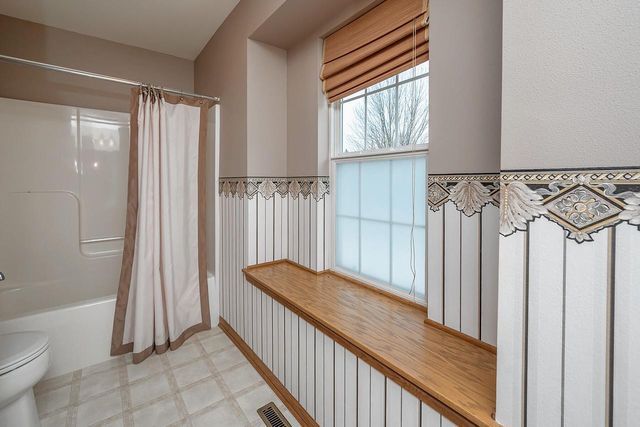 1632 Auburn COURT, Waukesha, WI 53189