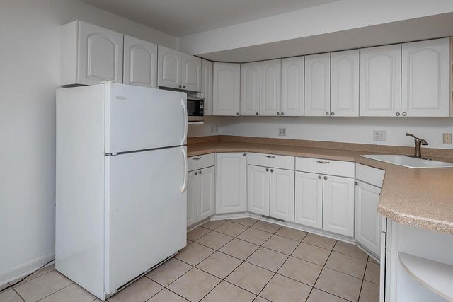 1632 Auburn COURT, Waukesha, WI 53189