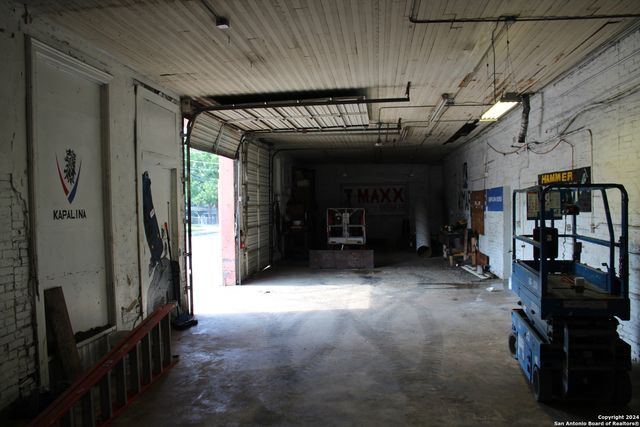 1000 CINCINNATI AVE, San Antonio, TX 78201