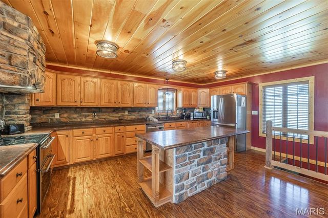 696 Radcliff Lane, Poplar Bluff, MO 63901