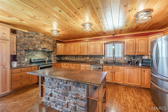 696 Radcliff Lane, Poplar Bluff, MO 63901