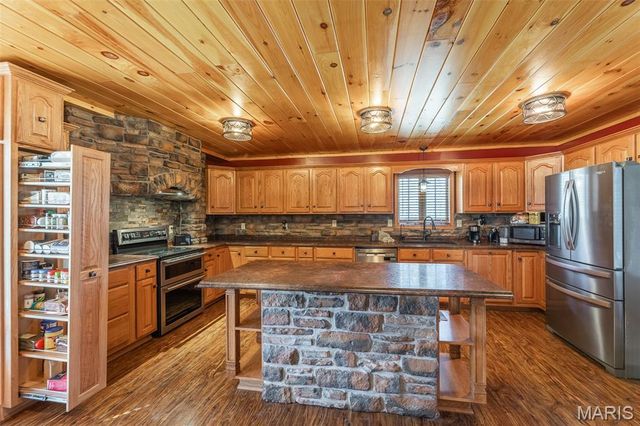 696 Radcliff Lane, Poplar Bluff, MO 63901