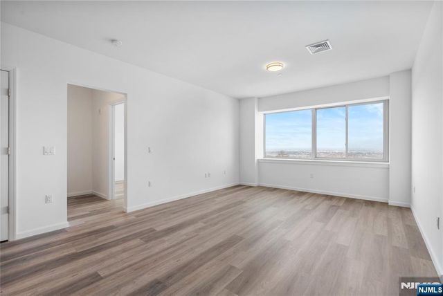 2 Executive Drive 807, Fort Lee, NJ 07024
