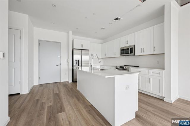 2 Executive Drive 807, Fort Lee, NJ 07024