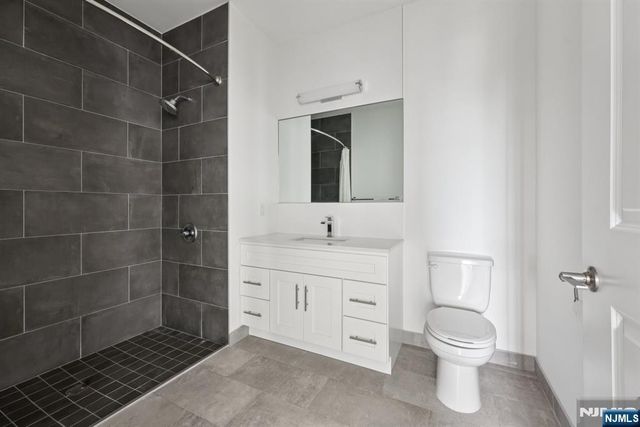 2 Executive Drive 807, Fort Lee, NJ 07024