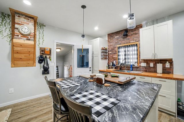 907 Michigan Avenue, Bay City, MI 48708