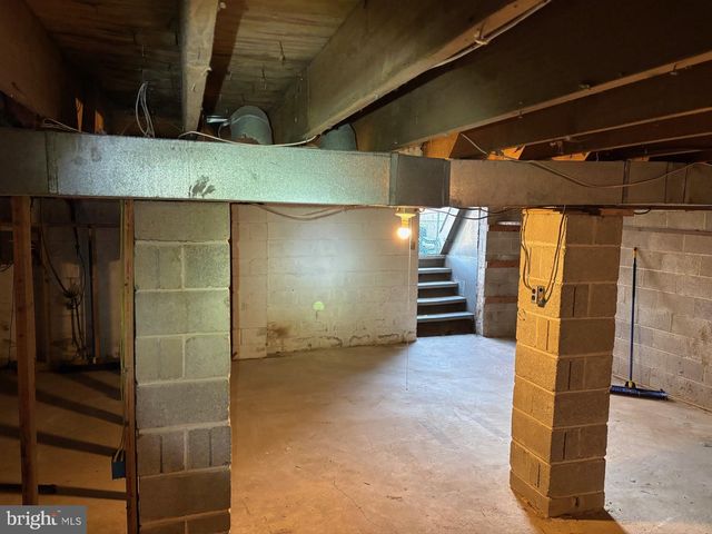 37 HERON CT, Newark, DE 19702