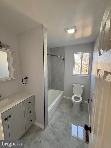 37 HERON CT, Newark, DE 19702